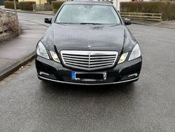 Schwarz Gebraucht 2010 Mercedes E250 Elegance Limousine | 9.990 € (Fairer Preis)