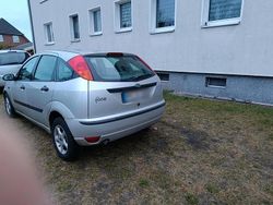 Silber Gebraucht 2002 Ford Focus Kleinwagen | 500 € (Guter Preis)
