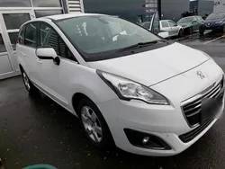 Weiß Gebraucht 2016 Peugeot 5008 Van / Kleinbus | 9.450 € (Teuer)