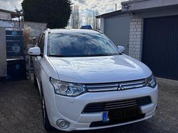 Weiß Gebraucht 2015 Mitsubishi Outlander P-HEV SUV | 13.199 € (Guter Preis)