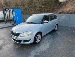Grau Gebraucht 2014 Skoda Fabia Kleinwagen | 5.000 € (Fairer Preis)