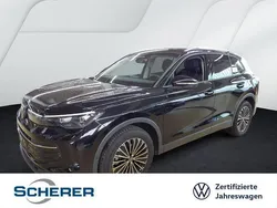 Deep black perleffekt (metallic) Gebraucht 2024 VW Tiguan SUV | 33.900 € (Guter Preis)