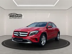 Rot Gebraucht 2014 Mercedes GLA200 Urban SUV | 16.490 € (Fairer Preis)