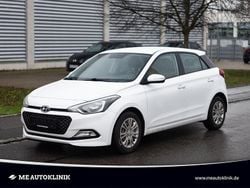 Weiß Gebraucht 2016 Hyundai i20 Kleinwagen | 7.699 € (Fairer Preis)