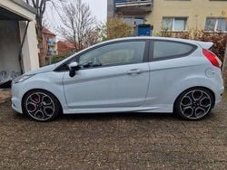 Grau Gebraucht 2016 Ford Fiesta ST200 Kleinwagen | 13.000 € (Etwas zu teuer)