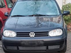 Schwarz Gebraucht 2000 VW Golf IV Kleinwagen | 550 €