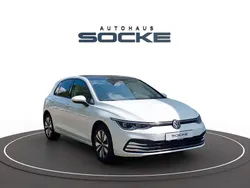 Pure white Gebraucht 2024 VW Golf VIII Move Limousine | 25.985 € (Fairer Preis)