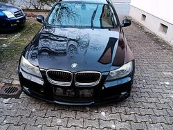 Schwarz Gebraucht 2009 BMW 320 Limousine | 2.200 € (Superpreis)