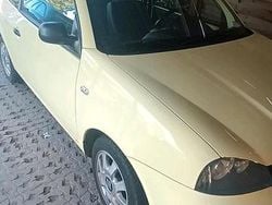 Gelb Gebraucht 2003 Seat Arosa Kleinwagen | 600 € (Guter Preis)