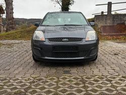 Grau Gebraucht 2008 Ford Fiesta Coupé | 1.950 €