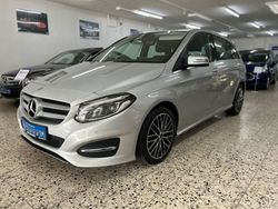 Silber Gebraucht 2018 Mercedes B180 Style Van / Kleinbus | 17.990 € (Etwas zu teuer)