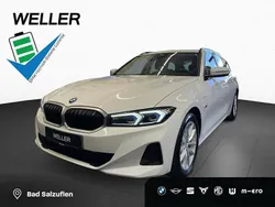 Alpinweiss iii (weiß) Gebraucht 2022 BMW 320e Shadowline Kombi | 27.450 € (Guter Preis)