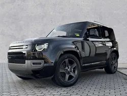 Santorini black Neu 2025 Land Rover Defender SE Dynamic SUV | 78.950 €