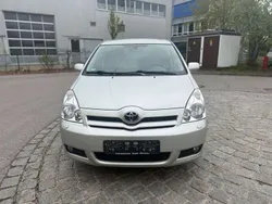 Silver metallic Gebraucht 2006 Toyota Corolla Verso Luna Van / Kleinbus | 4.599 € (Fairer Preis)