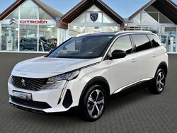 Lack weiss perlglänzend/metal Gebraucht 2024 Peugeot 5008 Allure Van / Kleinbus | 32.450 € (Fairer Preis)