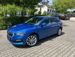 Raceblau metallic Gebraucht 2024 Skoda Scala Ambition Kleinwagen | 17.480 € (Superpreis)