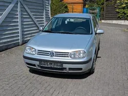 Grau Gebraucht 2001 VW Golf IV Kleinwagen | 500 € (Superpreis)