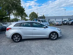 Silber Gebraucht 2015 Hyundai i30 Trend Kombi | 11.600 € (Teuer)