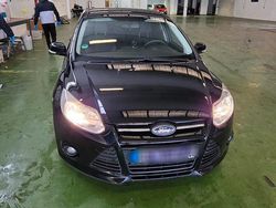Schwarz Gebraucht 2011 Ford Focus Limousine | 3.000 € (Fairer Preis)