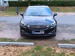 Schwarz Gebraucht 2016 Opel Astra Kombi | 7.950 € (Fairer Preis)