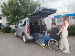 Grau Neu 2025 Peugeot Rifter Allure Van / Kleinbus | 40.750 €