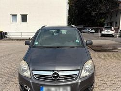 Grau Gebraucht 2010 Opel Zafira Van / Kleinbus | 3.250 € (Fairer Preis)