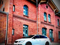Weiß Gebraucht 2017 Cupra Leon Kombi | 19.000 € (Fairer Preis)