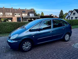 Grau Gebraucht 2006 Citroën Xsara Picasso Van / Kleinbus | 2.350 €