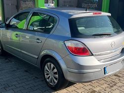 Grau Gebraucht 2004 Opel Astra Limousine | 3.500 € (Etwas zu teuer)