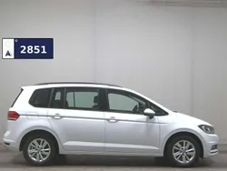 Weiß Gebraucht 2019 VW Touran Comfortline Van / Kleinbus | 16.980 € (Superpreis)