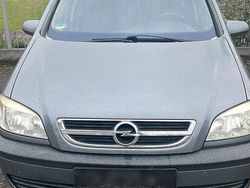 Gelb Gebraucht 2005 Opel Zafira Van / Kleinbus | 1.800 € (Etwas zu teuer)