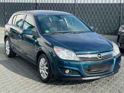 Grün Gebraucht 2008 Opel Astra Kleinwagen | 4.500 € (Teuer)