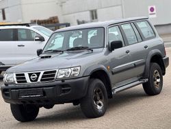 Grau Gebraucht 2004 Nissan Patrol Comfort SUV | 15.900 € (Teuer)