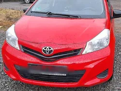 Rot Gebraucht 2012 Toyota Yaris Kleinwagen | 3.600 €