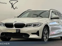 Mineralweiß metallic Gebraucht 2022 BMW 320 Sport Line Kombi | 32.690 € (Fairer Preis)