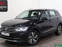Deep black (metallic) Gebraucht 2022 VW Tiguan Elegance SUV | 29.880 € (Superpreis)