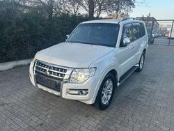 Weiß Gebraucht 2016 Mitsubishi Pajero Diamant Edition SUV | 24.999 € (Fairer Preis)