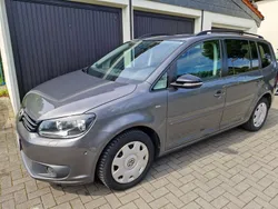 Grau Gebraucht 2012 VW Touran Match Van / Kleinbus | 12.400 € (Fairer Preis)