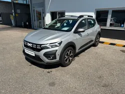 Silber Gebraucht 2023 Dacia Sandero Expression Kleinwagen | 18.900 € (Teuer)