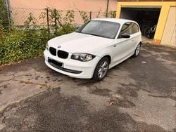 Weiß Gebraucht 2009 BMW 120 Coupé Coupé | 4.099 €