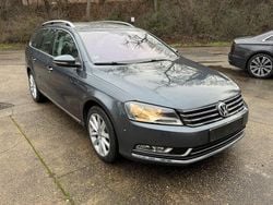 Blau Gebraucht 2011 VW Passat Highline Kombi | 12.400 € (Teuer)