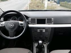 Silber Gebraucht 2005 Opel Vectra Kombi | 1.199 € (Etwas zu teuer)