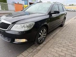 Schwarz Gebraucht 2012 Skoda Octavia Elegance Kombi | 2.450 € (Guter Preis)