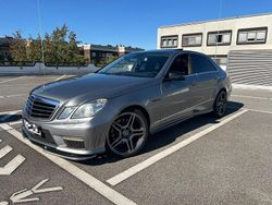 Silber Gebraucht 2011 Mercedes E350 AMG line Limousine | 14.000 €