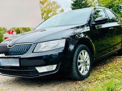 Schwarz Gebraucht 2013 Skoda Octavia Ambition Limousine | 8.499 € (Teuer)