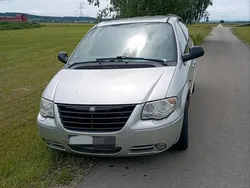 Grau Gebraucht 2004 Chrysler Grand Voyager Van / Kleinbus | 2.300 € (Teuer)