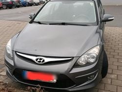 Grau Gebraucht 2011 Hyundai i30 Kombi | 2.799 € (Guter Preis)