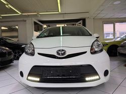 Weiß Gebraucht 2013 Toyota Aygo Cool Kleinwagen | 7.649 € (Etwas zu teuer)