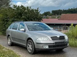 Beige Gebraucht 2005 Skoda Octavia Kombi | 1.999 €