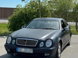 Blau Gebraucht 2000 Mercedes 200 Limousine | 1.500 €